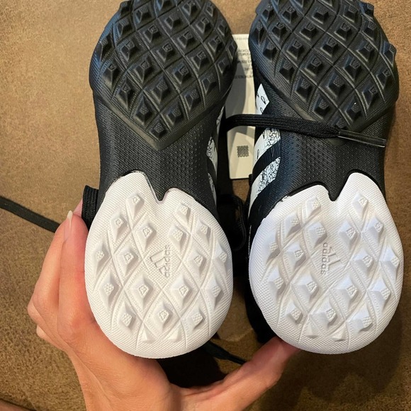 Juniors Adidas Unisex-Child Turf Predator Freak .3 Soccer Cleats, Size 11 - Picture 4 of 7